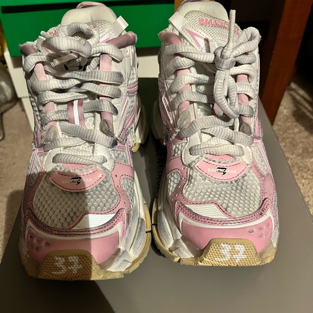 Balenciaga runners pink